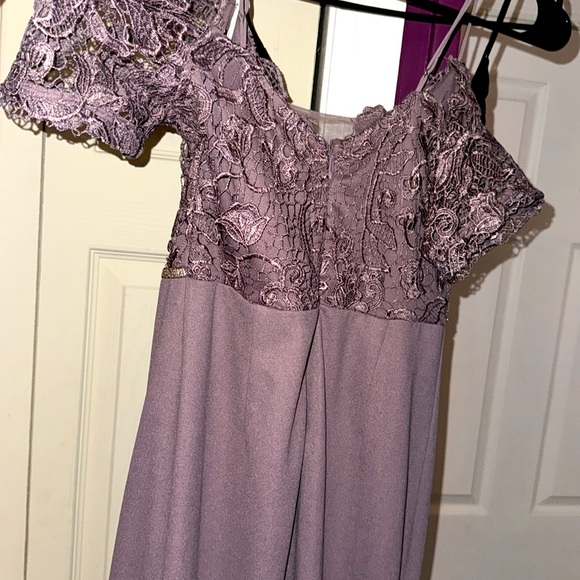 LIKE NEW! 💜 MAUVE COLD SHOULDER MAXI DRESS GOWN Womwn’a size Medium - Picture 10 of 14